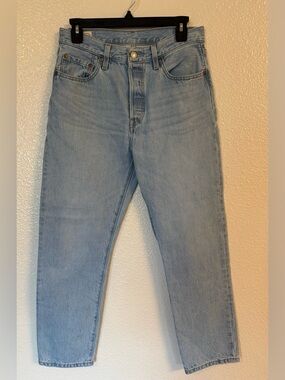 LEVIS 501 medium/light wash 100% cotton Denim Jeans